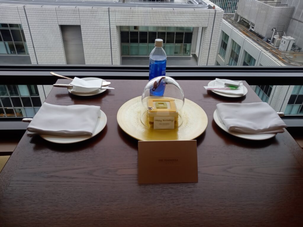 ザ・ペニンシュラ東京にてバースデーケーキ